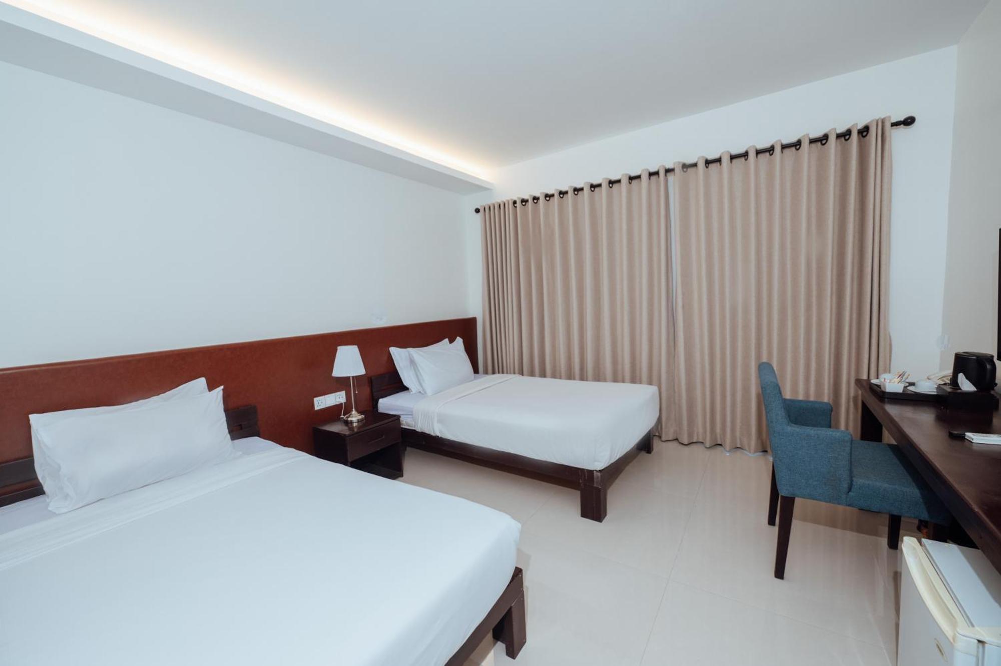 Cambodian Country Club Hotel Пном Пен Екстериор снимка