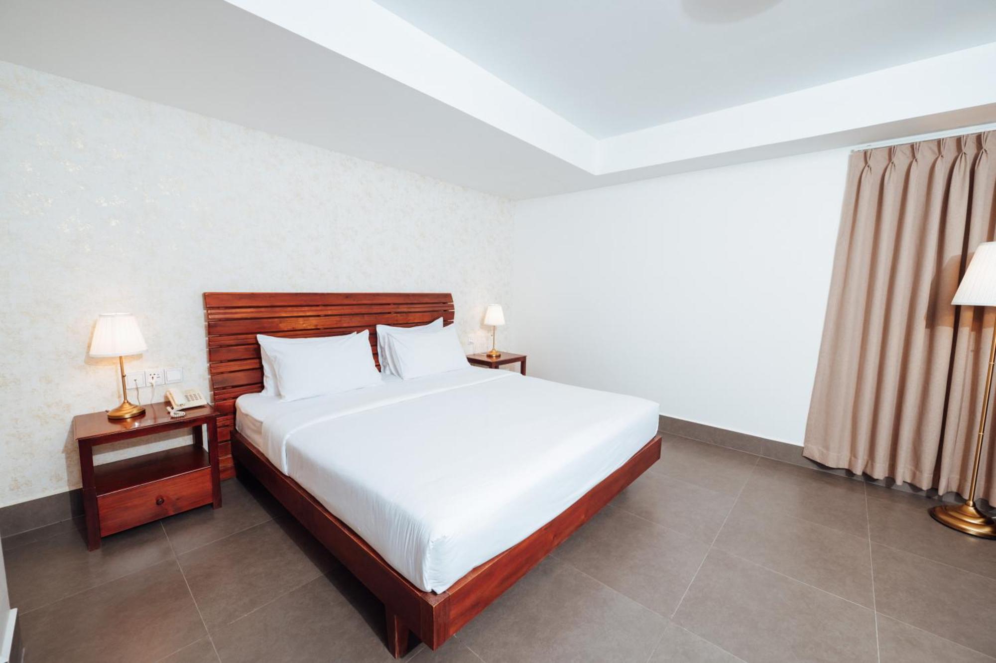 Cambodian Country Club Hotel Пном Пен Екстериор снимка