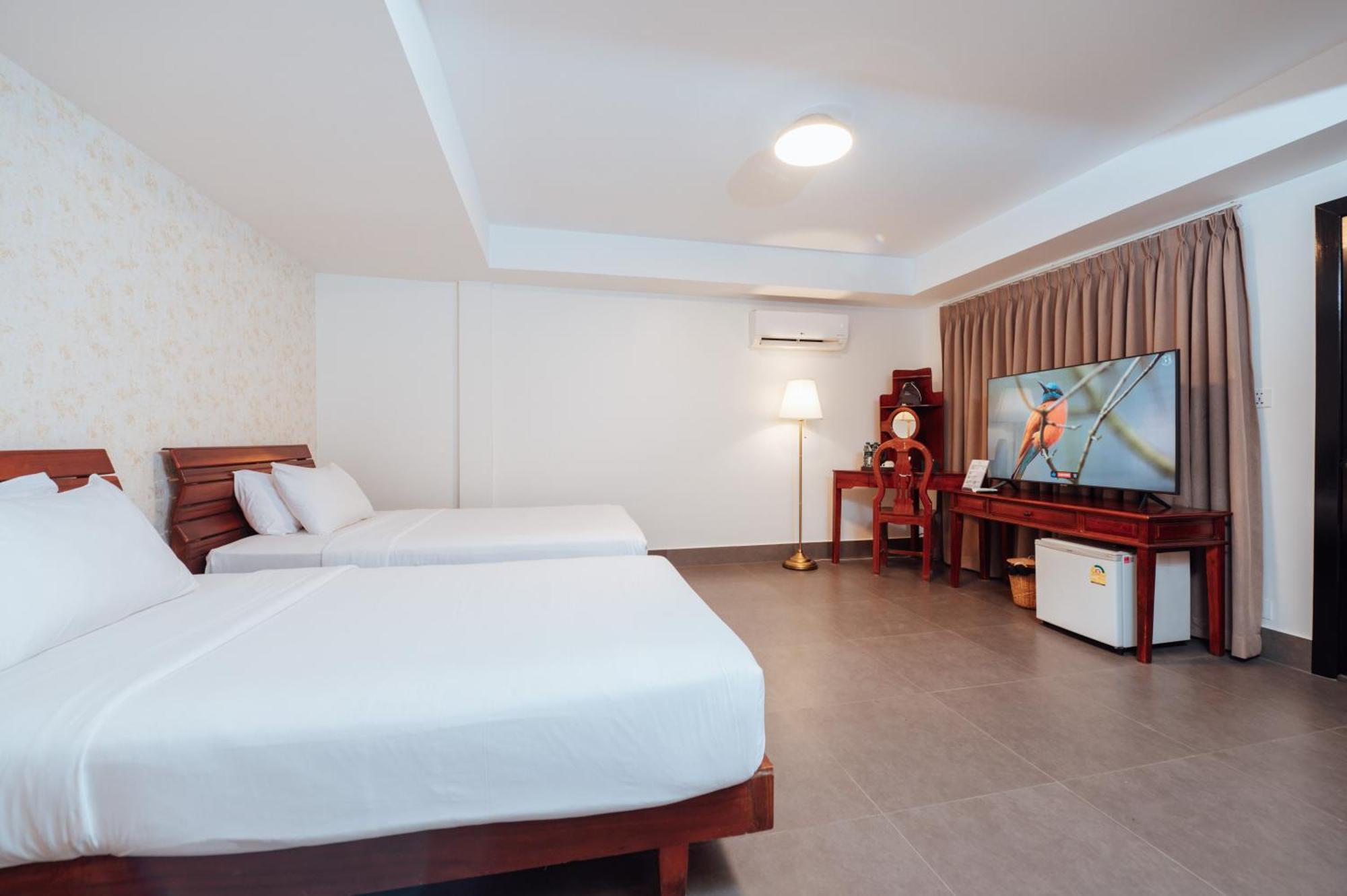Cambodian Country Club Hotel Пном Пен Екстериор снимка
