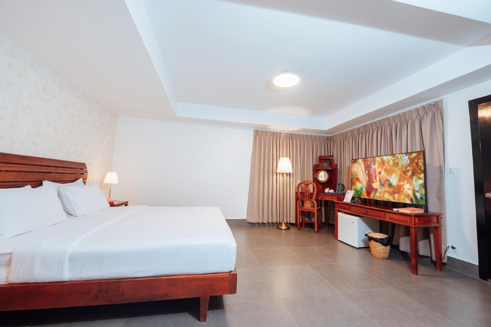 Cambodian Country Club Hotel Пном Пен Екстериор снимка