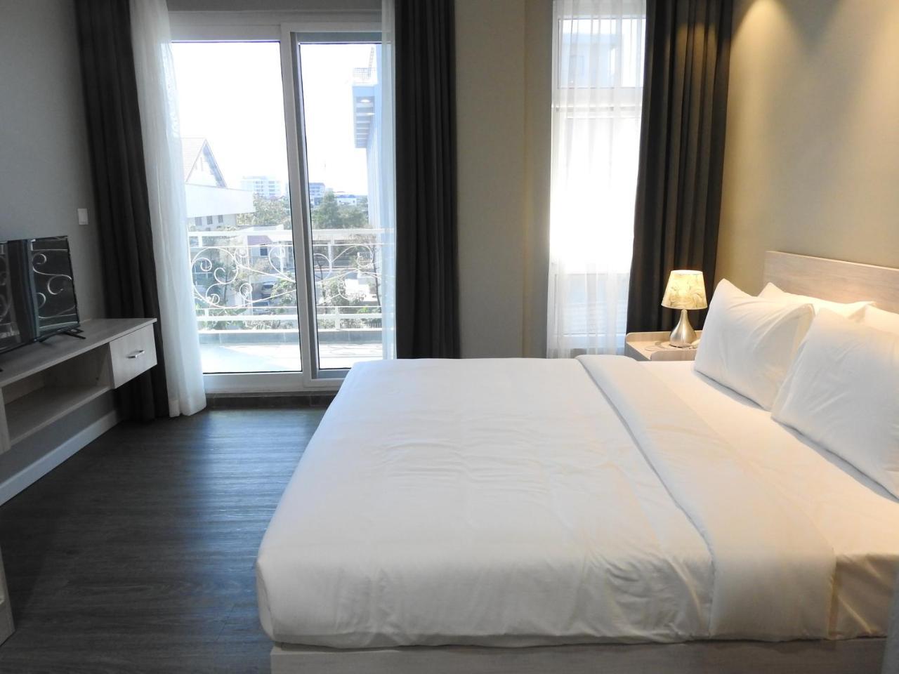 Cambodian Country Club Hotel Пном Пен Екстериор снимка