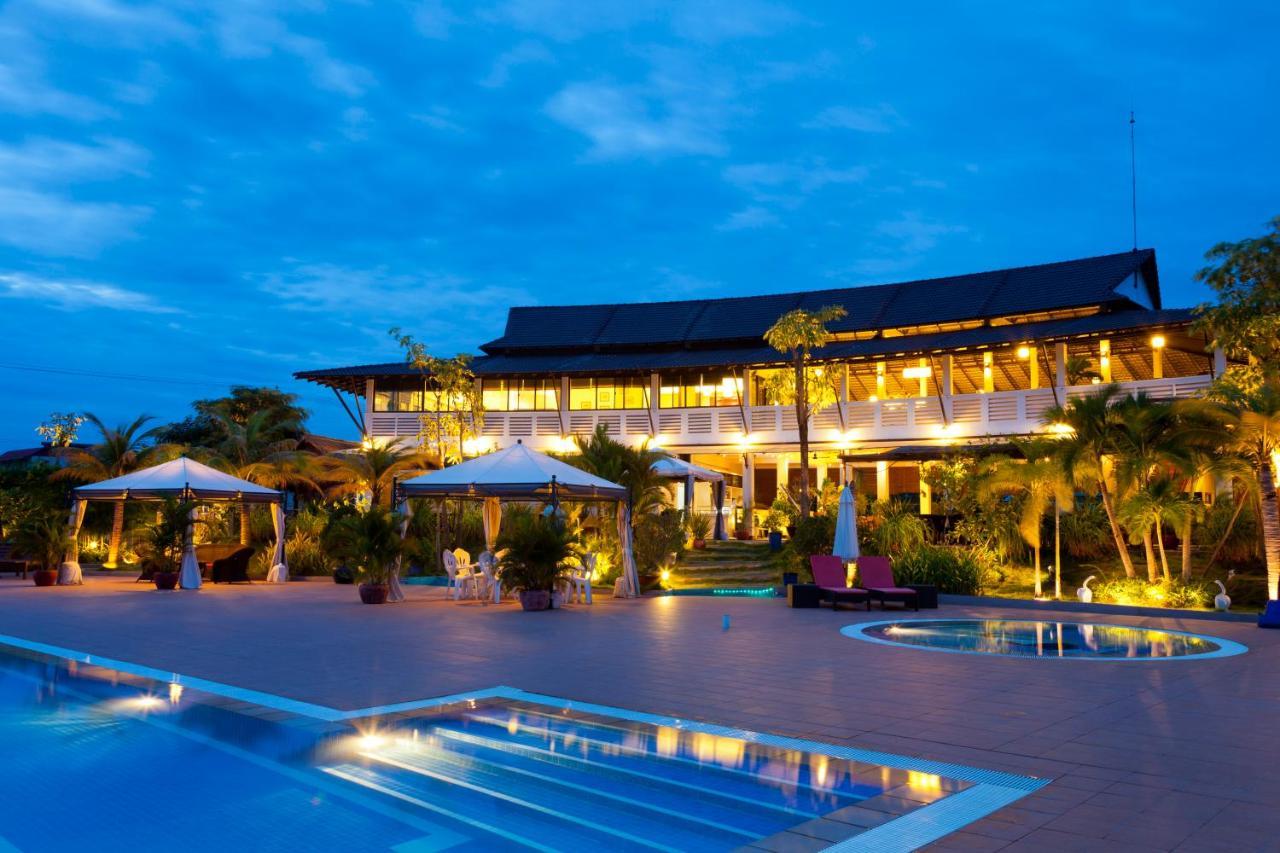 Cambodian Country Club Hotel Пном Пен Екстериор снимка