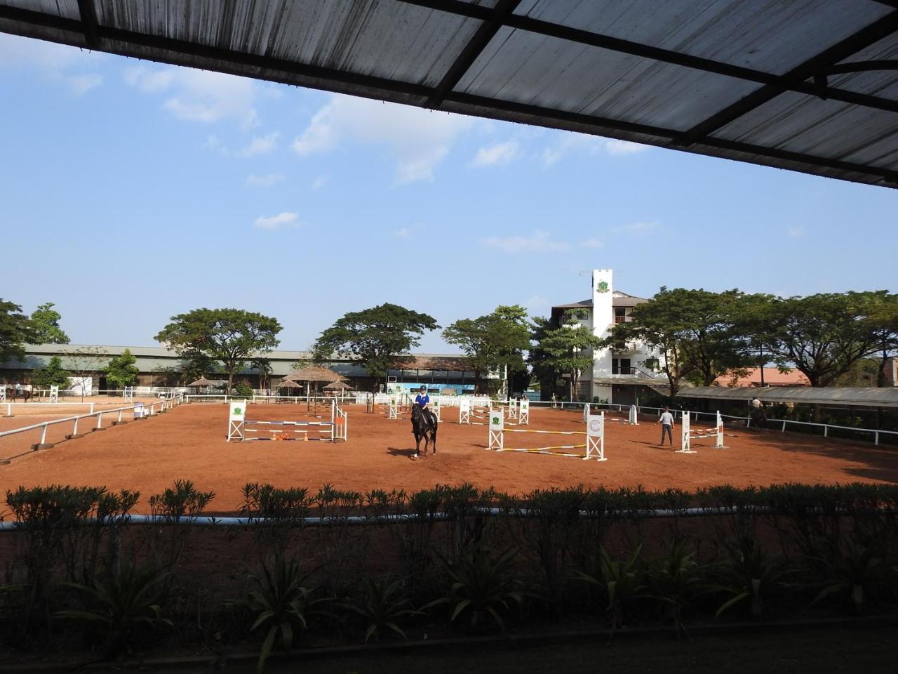 Cambodian Country Club Hotel Пном Пен Екстериор снимка