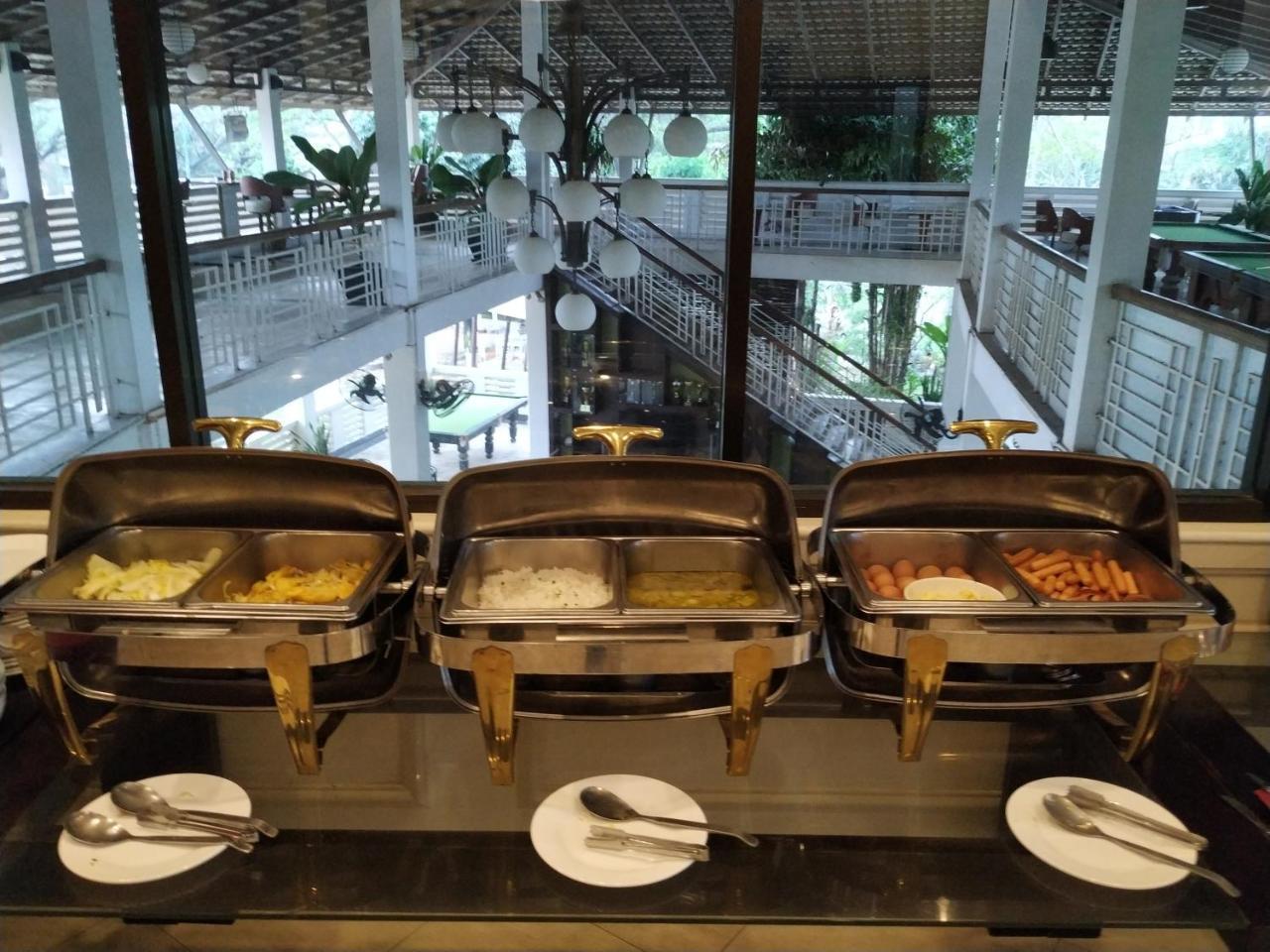 Cambodian Country Club Hotel Пном Пен Екстериор снимка