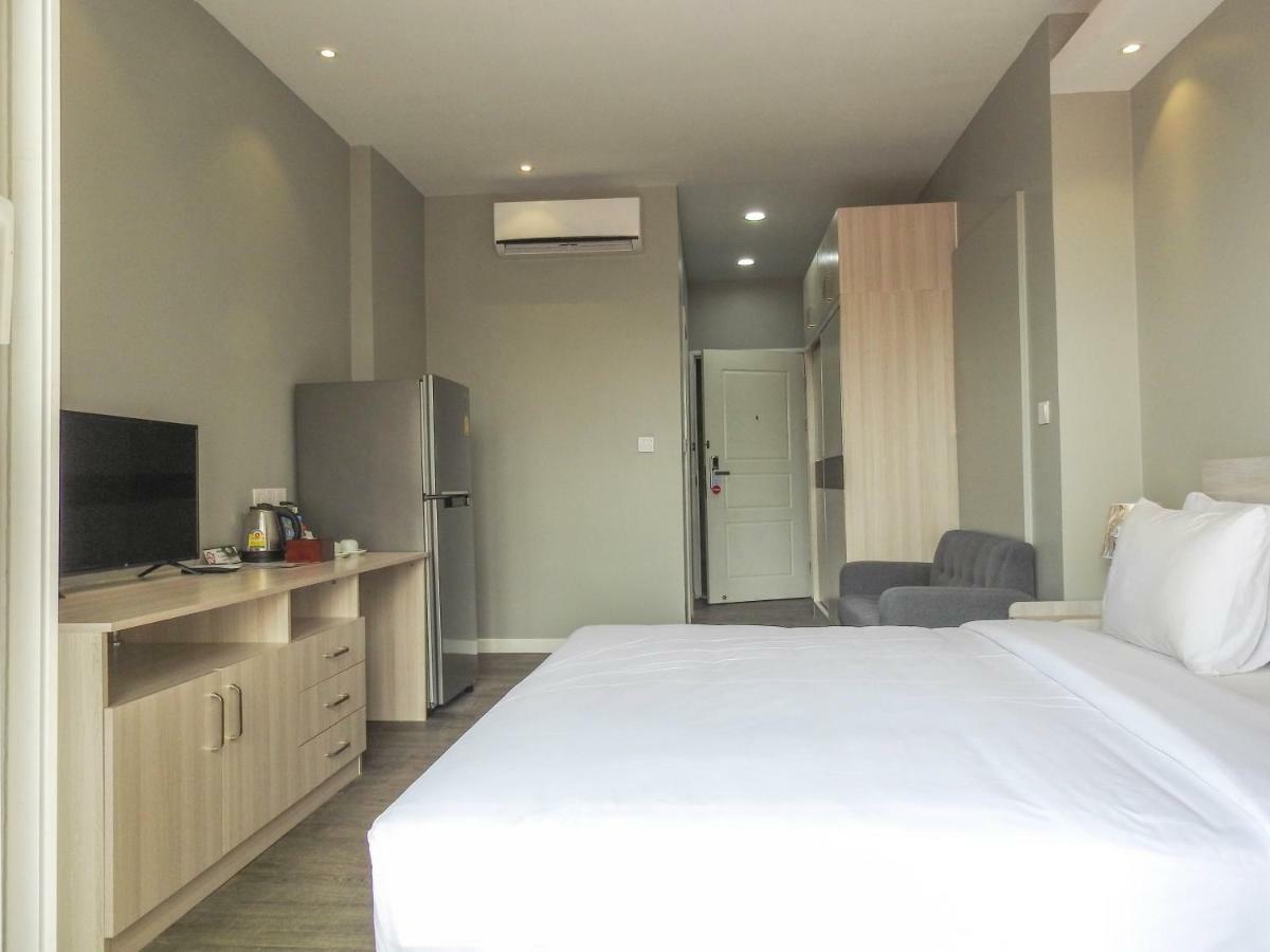 Cambodian Country Club Hotel Пном Пен Екстериор снимка