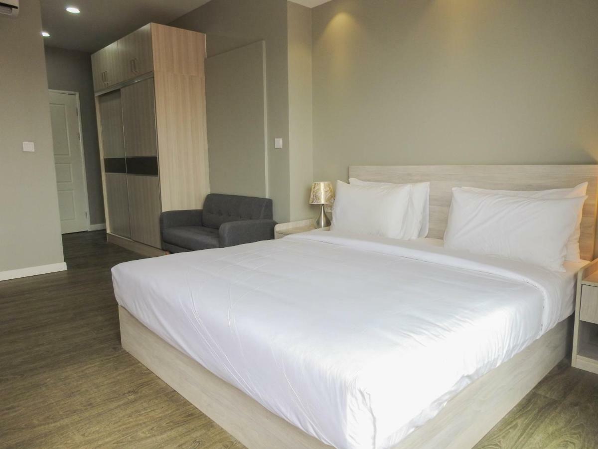 Cambodian Country Club Hotel Пном Пен Екстериор снимка