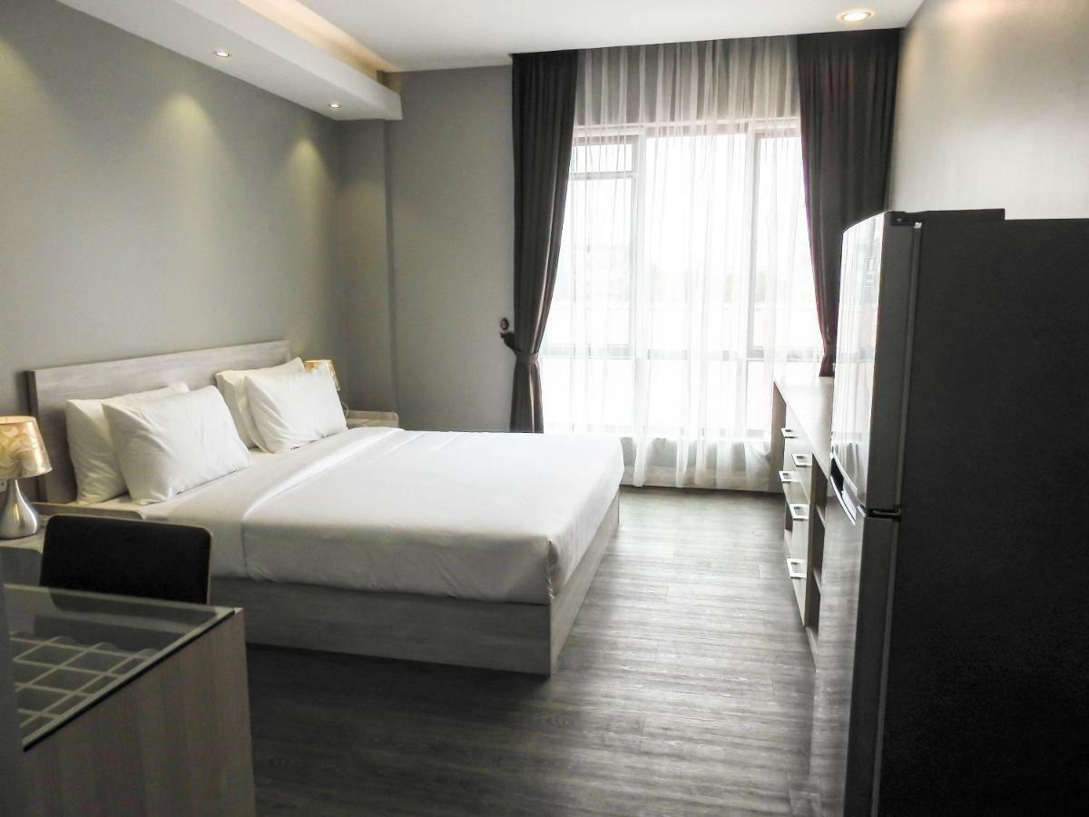 Cambodian Country Club Hotel Пном Пен Екстериор снимка