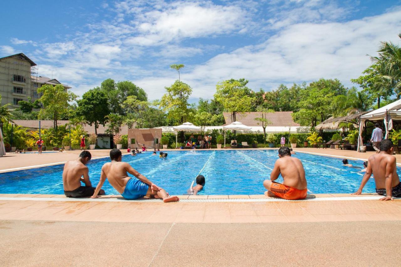 Cambodian Country Club Hotel Пном Пен Екстериор снимка