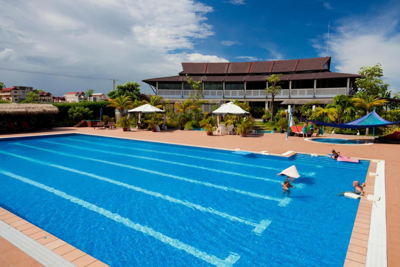 Cambodian Country Club Hotel Пном Пен Екстериор снимка